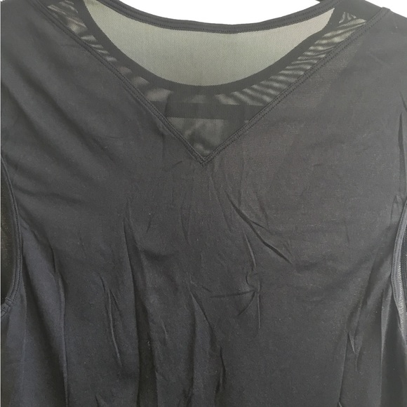 Lululemon, Black, Stylish Sporty top. Size 12. - Picture 4 of 5